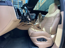 Cargar imagen en el visor de la galería, Porsche Cayenne Coupe Modelo 2022
