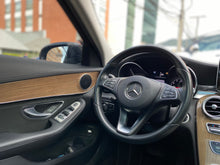 Cargar imagen en el visor de la galería, Mercedes-Benz C200 Modelo 2016
