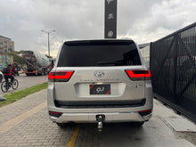 Cargar imagen en el visor de la galería, Toyota Land cruiser 300 ZX Modelo 2023
