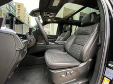 Cargar imagen en el visor de la galería, Cadillac Escalade 600D Modelo 2024
