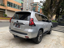 Cargar imagen en el visor de la galería, Toyota Prado TX Blindada Modelo 2013
