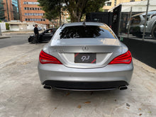 Cargar imagen en el visor de la galería, Mercedes-Benz CLA 180 Modelo 2016
