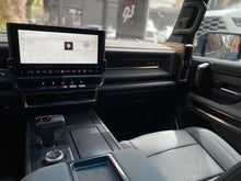 Cargar imagen en el visor de la galería, GMC Hummer EV 3X Modelo 2024
