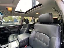 Cargar imagen en el visor de la galería, Toyota Land Cruiser 200 GX-R Modelo 2021
