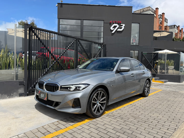 BMW 330e Modelo 2023