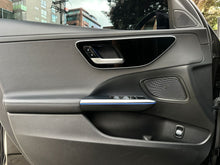 Cargar imagen en el visor de la galería, Mercedes-Benz C200 Híbrido Modelo 2023
