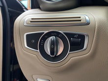 Cargar imagen en el visor de la galería, Mercedes-Benz C200 Modelo 2020
