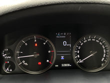 Cargar imagen en el visor de la galería, Toyota Land Cruiser 200 VX Blindada Modelo 2020

