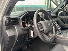 Cargar imagen en el visor de la galería, Toyota Land cruiser 300 ZX Modelo 2023
