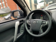 Cargar imagen en el visor de la galería, Toyota Prado TXL Modelo 2018
