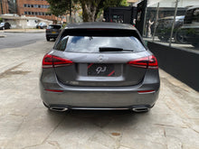 Cargar imagen en el visor de la galería, Mercedes-Benz A200 Hatchback Modelo 2022
