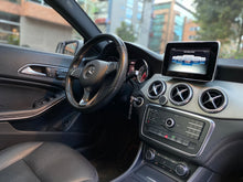 Cargar imagen en el visor de la galería, Mercedes-Benz CLA 180 Modelo 2016
