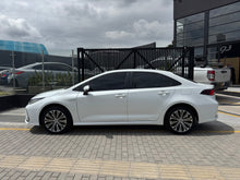 Cargar imagen en el visor de la galería, Toyota Corolla XEI Híbrido Modelo 2023
