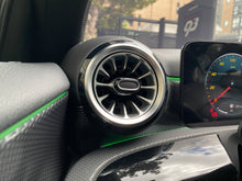 Cargar imagen en el visor de la galería, Mercedes-Benz A200 Hatchback Modelo 2022
