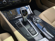 Cargar imagen en el visor de la galería, BMW 528I Modelo 2016
