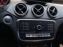 Cargar imagen en el visor de la galería, Mercedes-Benz CLA 180 Modelo 2019
