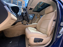 Cargar imagen en el visor de la galería, BMW 528I Modelo 2016
