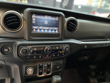 Cargar imagen en el visor de la galería, Jeep Wrangler Unlimited Sport Modelo 2021
