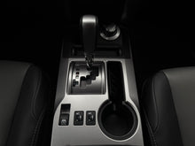 Cargar imagen en el visor de la galería, Toyota 4Runner Blindada Modelo 2023
