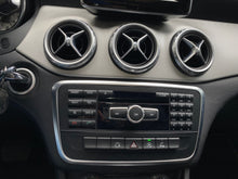 Cargar imagen en el visor de la galería, Mercedes-Benz GLA 200 Modelo 2016
