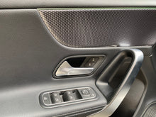 Cargar imagen en el visor de la galería, Mercedes-Benz A200 Hatchback Modelo 2022
