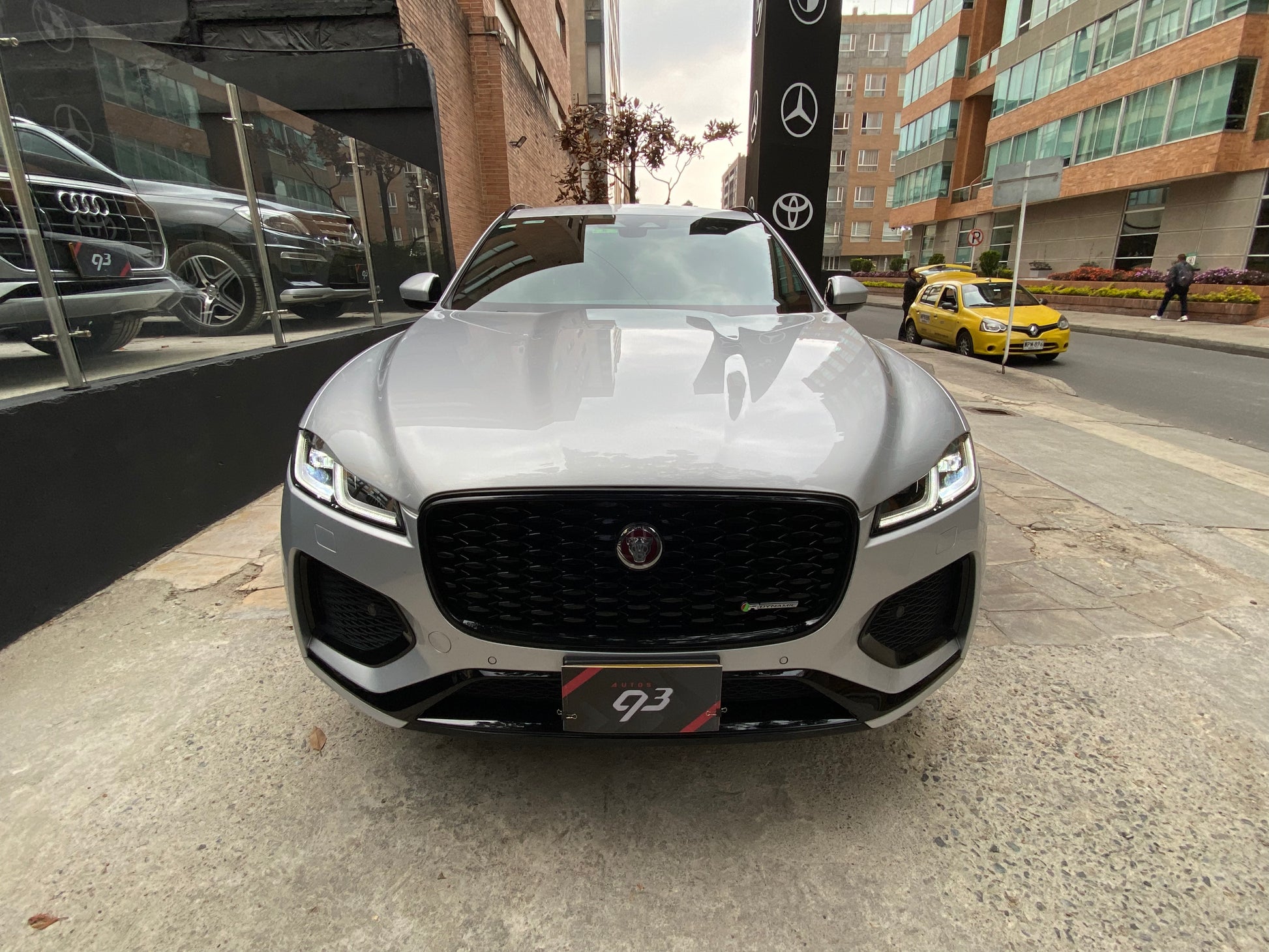 Jaguar F Pace P400 Hibrida Modelo 2022 - Autos 93