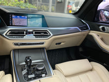 Cargar imagen en el visor de la galería, BMW X5 xDrive45E Blindada Modelo 2022
