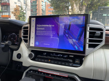 Cargar imagen en el visor de la galería, Toyota Sequoia Capstone Hibrida Modelo 2025
