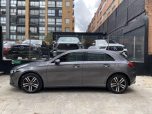 Cargar imagen en el visor de la galería, Mercedes-Benz A200 Hatchback Modelo 2022
