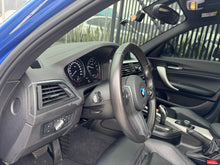 Cargar imagen en el visor de la galería, BMW 120I Modelo 2019
