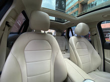 Cargar imagen en el visor de la galería, Mercedes-Benz GLC 300 4MATIC Modelo 2020
