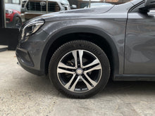 Cargar imagen en el visor de la galería, Mercedes-Benz GLA 200 Modelo 2016
