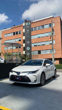 Cargar imagen en el visor de la galería, Toyota Corolla XEI Híbrido Modelo 2022
