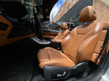 Cargar imagen en el visor de la galería, BMW M440I xDrive Cabriolet Modelo 2022
