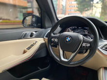 Cargar imagen en el visor de la galería, BMW X5 xDrive45E Blindada Modelo 2020
