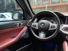 Cargar imagen en el visor de la galería, BMW X6 M50I Blindada Modelo 2023
