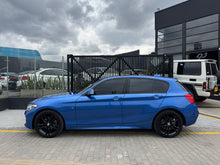 Cargar imagen en el visor de la galería, BMW 120I Modelo 2019
