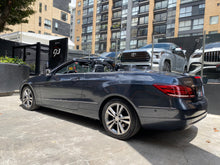 Cargar imagen en el visor de la galería, Mercedes-Benz E200 Cabriolet Modelo 2014
