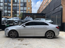 Cargar imagen en el visor de la galería, Mercedes-Benz A200 Sedan Modelo 2022
