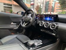 Cargar imagen en el visor de la galería, Mercedes-Benz A200 Hatchback Modelo 2022
