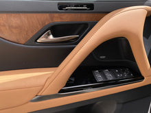 Cargar imagen en el visor de la galería, Lexus LX700H Modelo 2025
