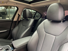 Cargar imagen en el visor de la galería, BMW 330I Modelo 2019
