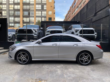 Cargar imagen en el visor de la galería, Mercedes-Benz CLA 180 Modelo 2016
