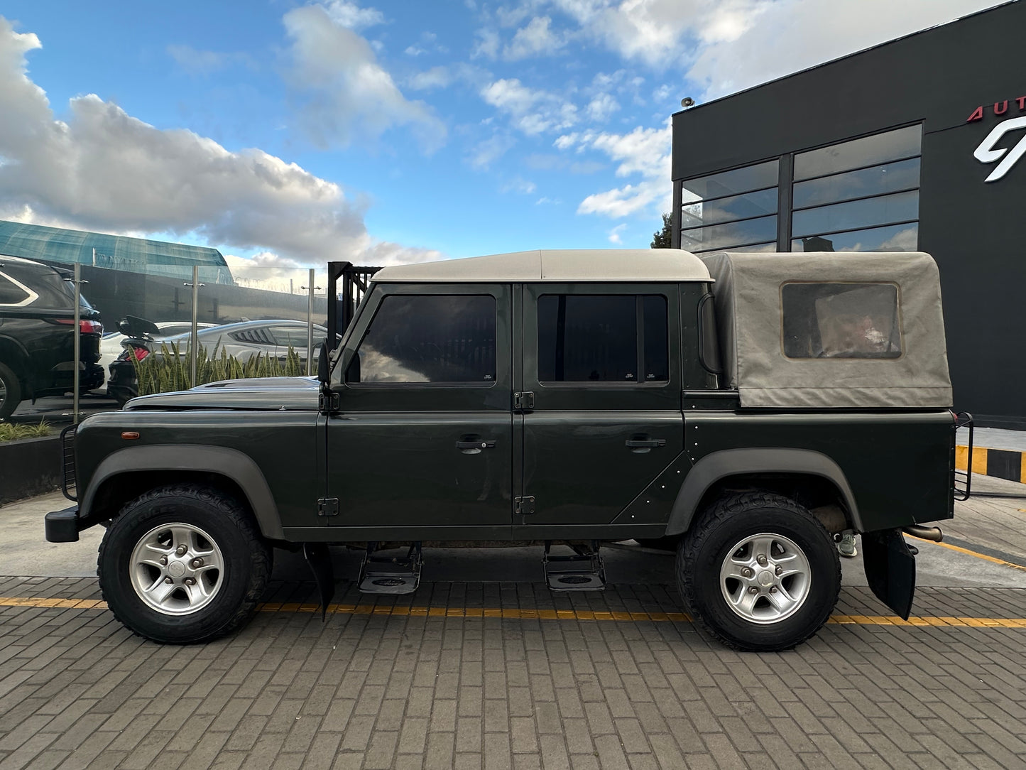 Land Rover Defender HCPU Modelo 2008