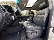 Cargar imagen en el visor de la galería, Toyota Land Cruiser 200 GX-R Modelo 2021
