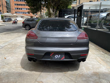 Cargar imagen en el visor de la galería, Porsche Panamera GTS Modelo 2015
