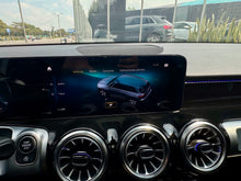 Cargar imagen en el visor de la galería, Mercedes Benz GLB 200 Modelo 2022
