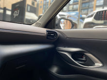 Cargar imagen en el visor de la galería, Toyota Yaris Cross XLS Híbrida Modelo 2023
