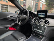 Cargar imagen en el visor de la galería, Mercedes-Benz GLA 200 Modelo 2018
