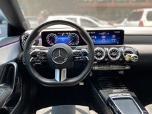 Cargar imagen en el visor de la galería, Mercedes-Benz CLA 200 Modelo 2024
